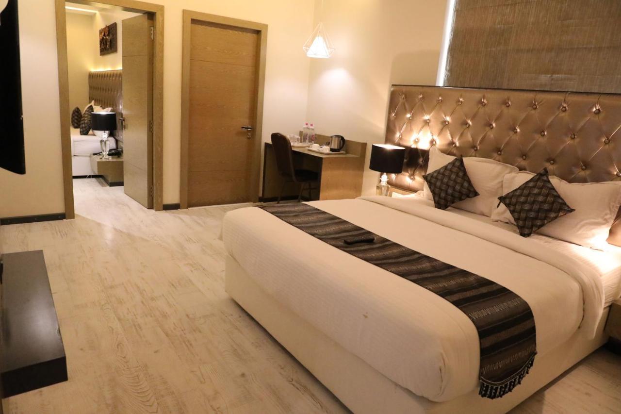 The Imperial Grand Ξενοδοχείο Ujjain Εξωτερικό φωτογραφία