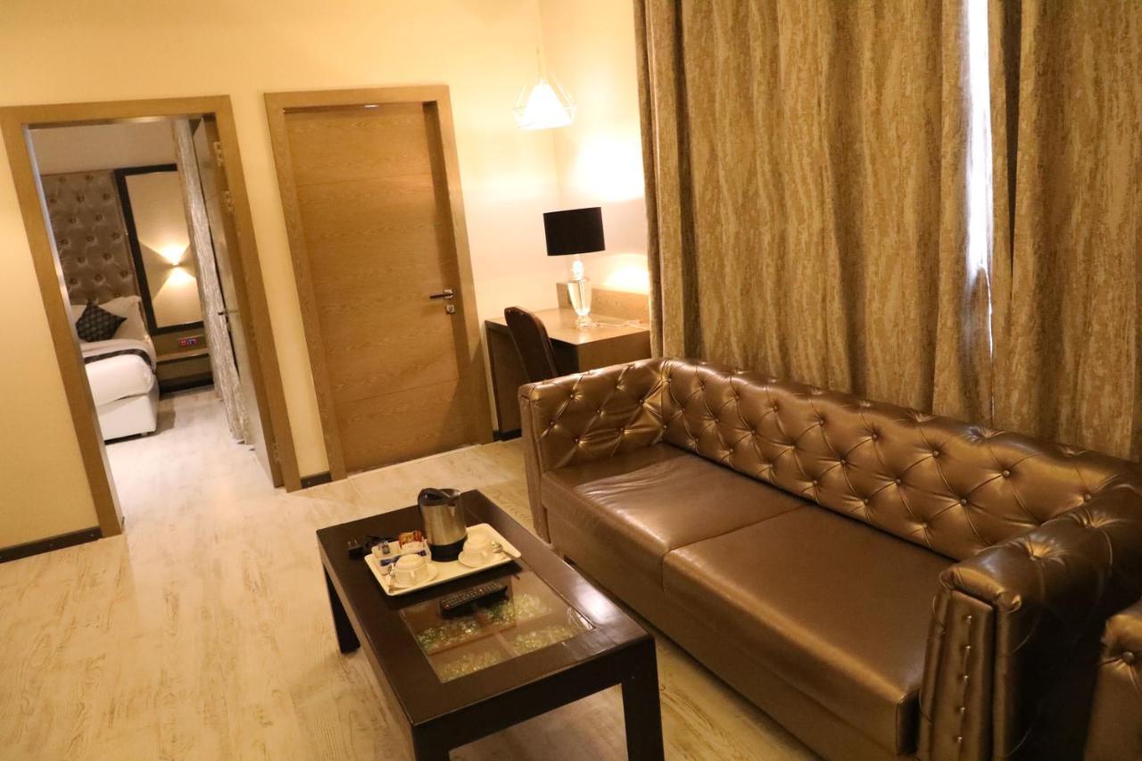 The Imperial Grand Ξενοδοχείο Ujjain Εξωτερικό φωτογραφία