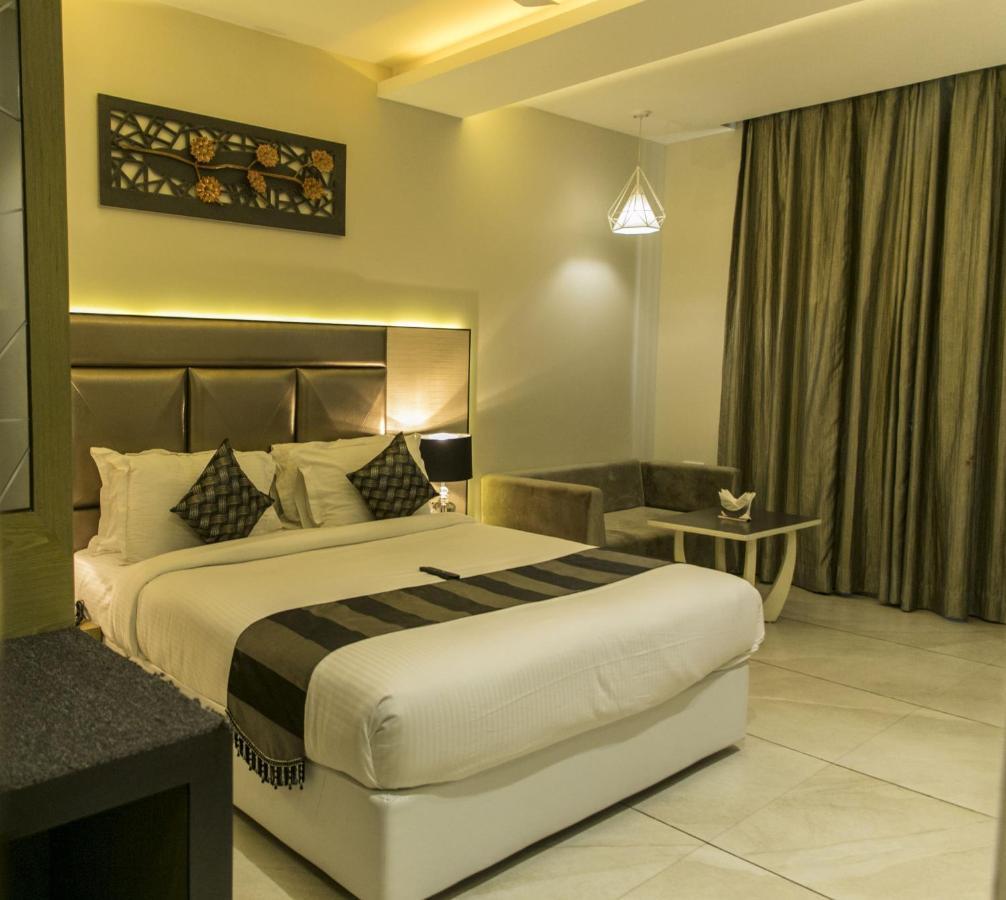 The Imperial Grand Ξενοδοχείο Ujjain Εξωτερικό φωτογραφία