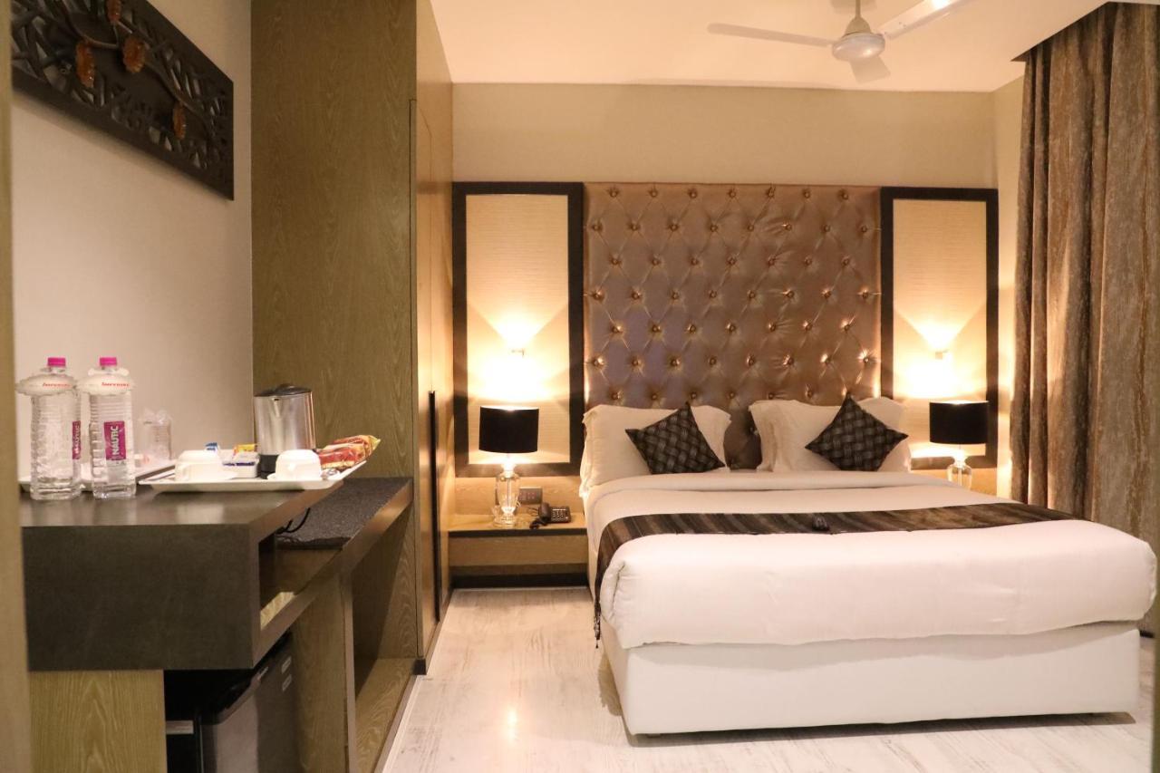 The Imperial Grand Ξενοδοχείο Ujjain Εξωτερικό φωτογραφία