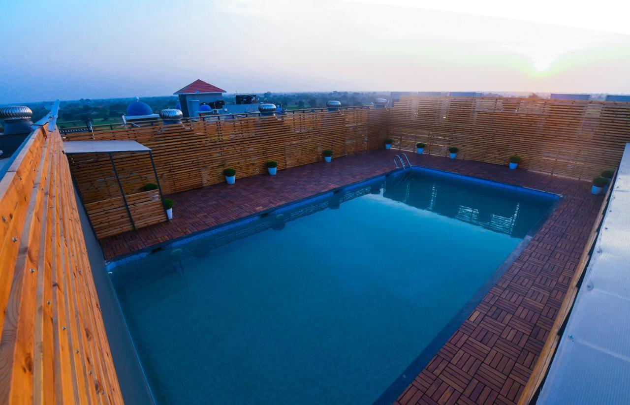 The Imperial Grand Ξενοδοχείο Ujjain Εξωτερικό φωτογραφία