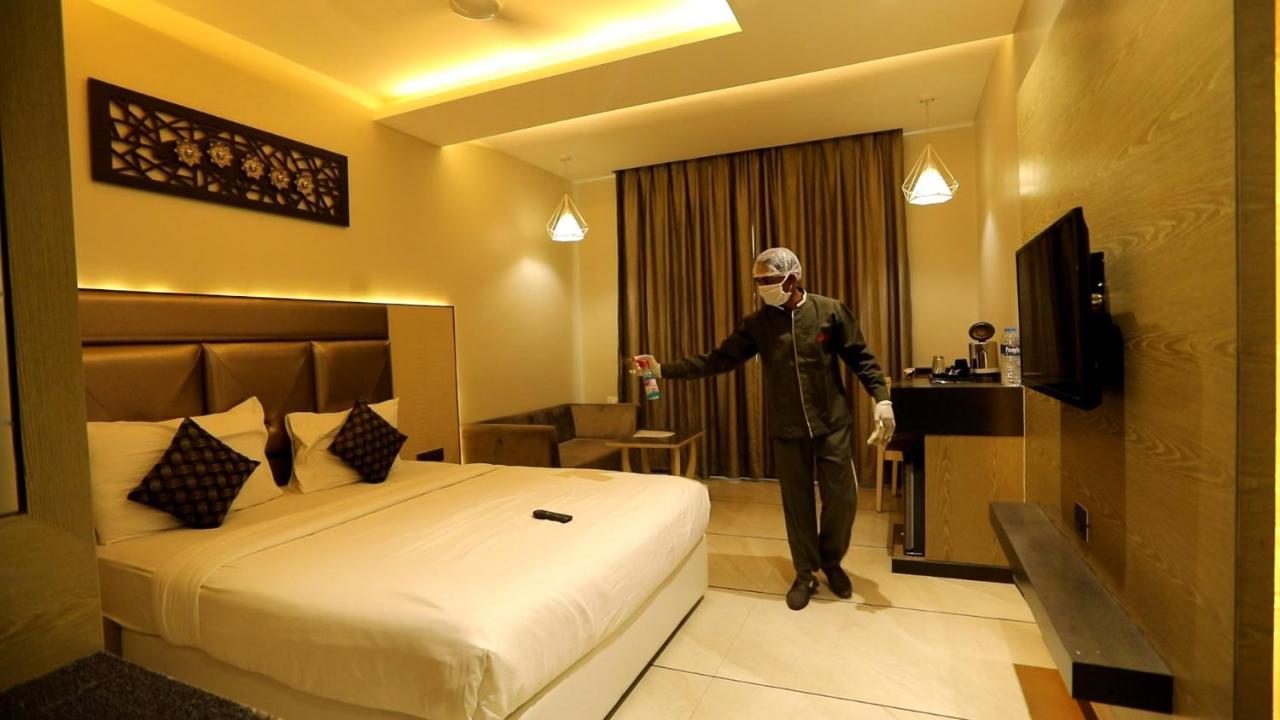 The Imperial Grand Ξενοδοχείο Ujjain Εξωτερικό φωτογραφία